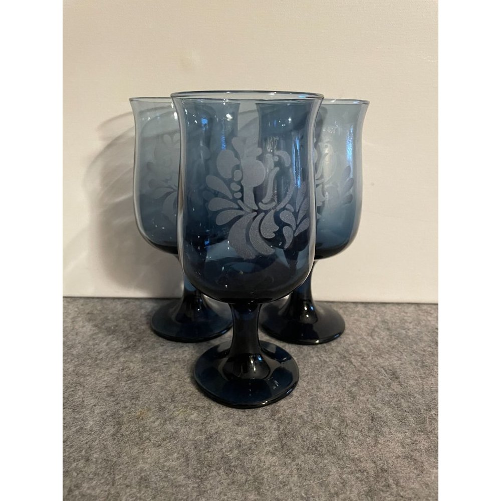 3 Navy Blue Pfaltzgraff Etched Wine/Goblets  6.5inches tall   #1368